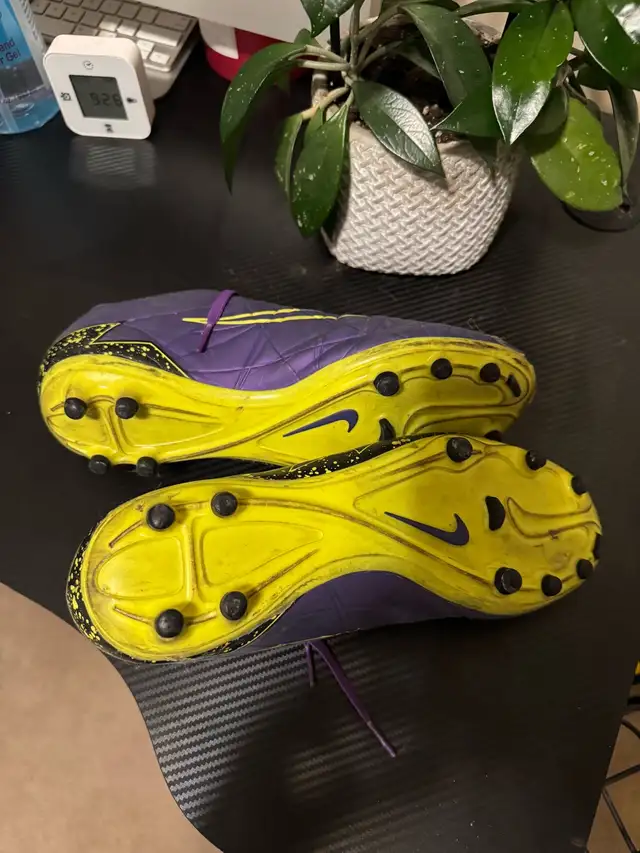 Men Nike Soccer Cleats in Soccer in Ottawa - Image 3
