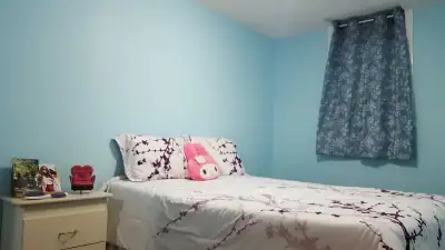 Hi guys, I have 2 bedrooms available for rent near Yee Hong Centre and Bill Hogarth secondary school...