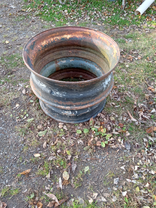 Two Stacking Truck Rims for Fire Pit in Outdoor Décor in Annapolis Valley - Image 3