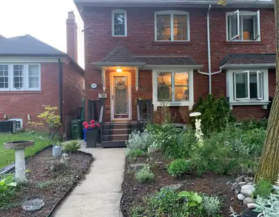 Welcome to 278 Woburn Ave. Our wonderful home in North Toronto is desirable for the great schools, J...