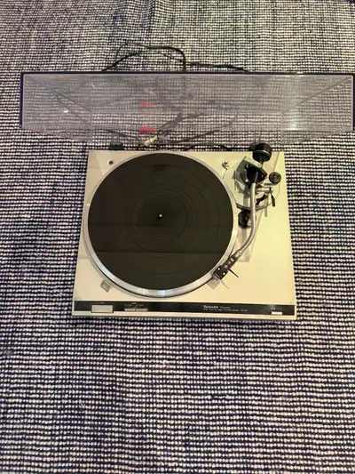Technics SL-Q2 Vintage Record Player, View more