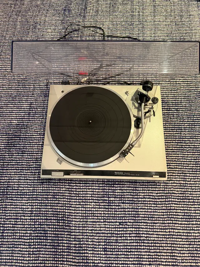 Technics SL-Q2 Vintage Record Player in Stereo Systems & Home Theatre in City of Toronto - Image 2