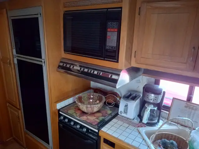 TRADE RV FOR CAR in RVs & Motorhomes in Saint-Jean-sur-Richelieu - Image 4