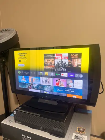 Sony PlayStation 3D TV with 3 glasses RARE, View more