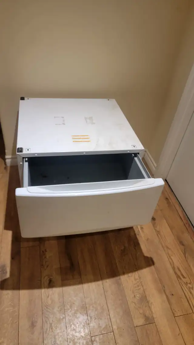 27" sq washer and dryer drawer bases white in Washers & Dryers in Kitchener / Waterloo - Image 3