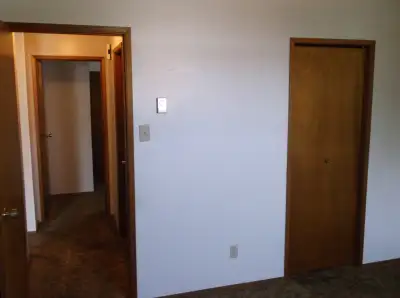 Vacant and Clean 2 Bedroom Apartment Available For Rent Anytime This apartment is located in quiet s...