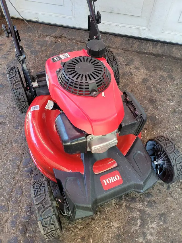Toro push lawnmower in Lawnmowers & Leaf Blowers in Kitchener / Waterloo - Image 3