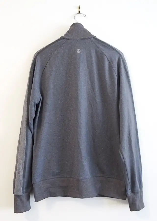 Men’s Large LULULEMON full-zip lifestyle sweatshirt. in Men's in Markham / York Region - Image 3