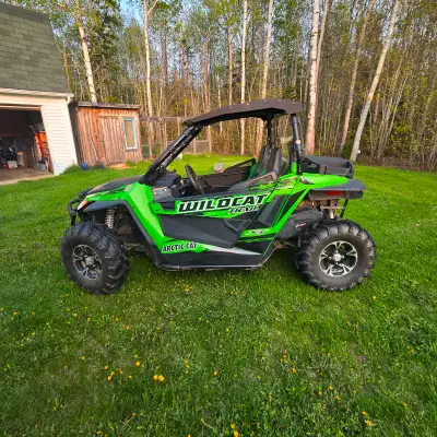 2014 Artic Cat , wild trail xt -Artic Cat flip up windshield pvc - Grand coffre dure arrière pour ra...