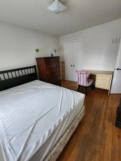 Finch W past Bathurst upper private furn'd room for girl F place
