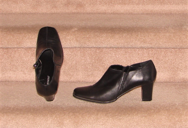 Shoes, Cougar & Sorel Winter Boots, Dress Boots - sz 9.5 in Women's - Shoes in Strathcona County - Image 2