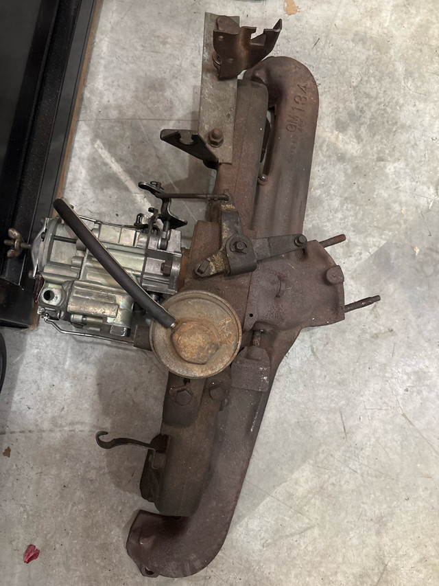 GM inline 6 and Rochester single carb with exhaust manifold  in Engine & Engine Parts in Thunder Bay