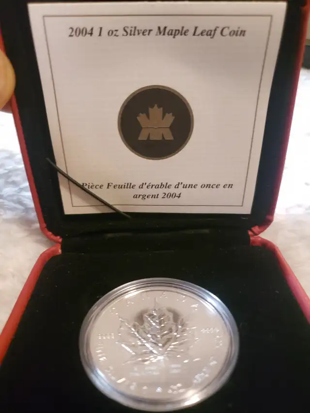 2004 Silver Maple Coin.64959983710593122