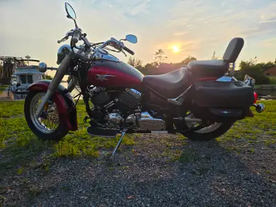 2004 Yamaha V‑Star 650 Classic (52,000 km) Runs great and is in excellent condition — very clean all...