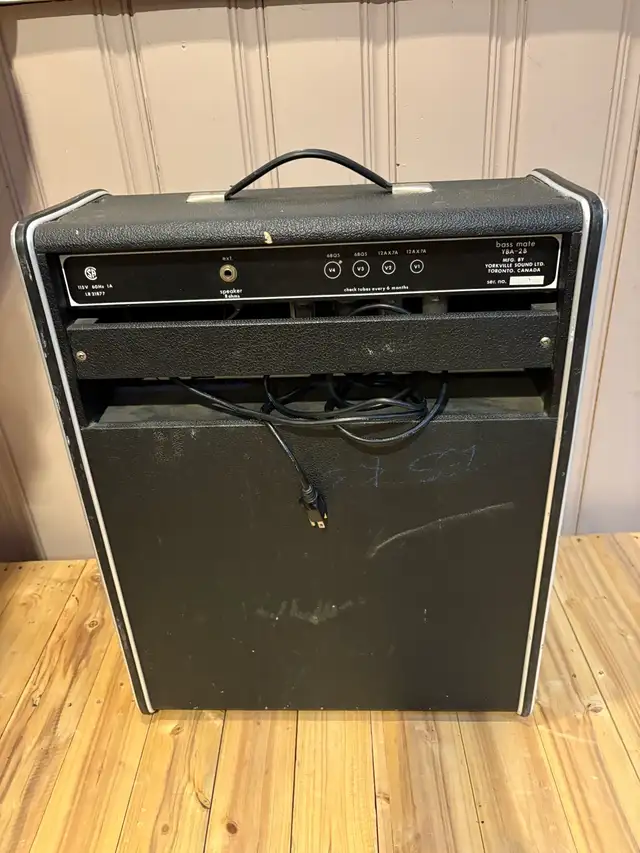 Traynor Bassmate YBA-2B in Amps & Pedals in Oshawa / Durham Region - Image 3