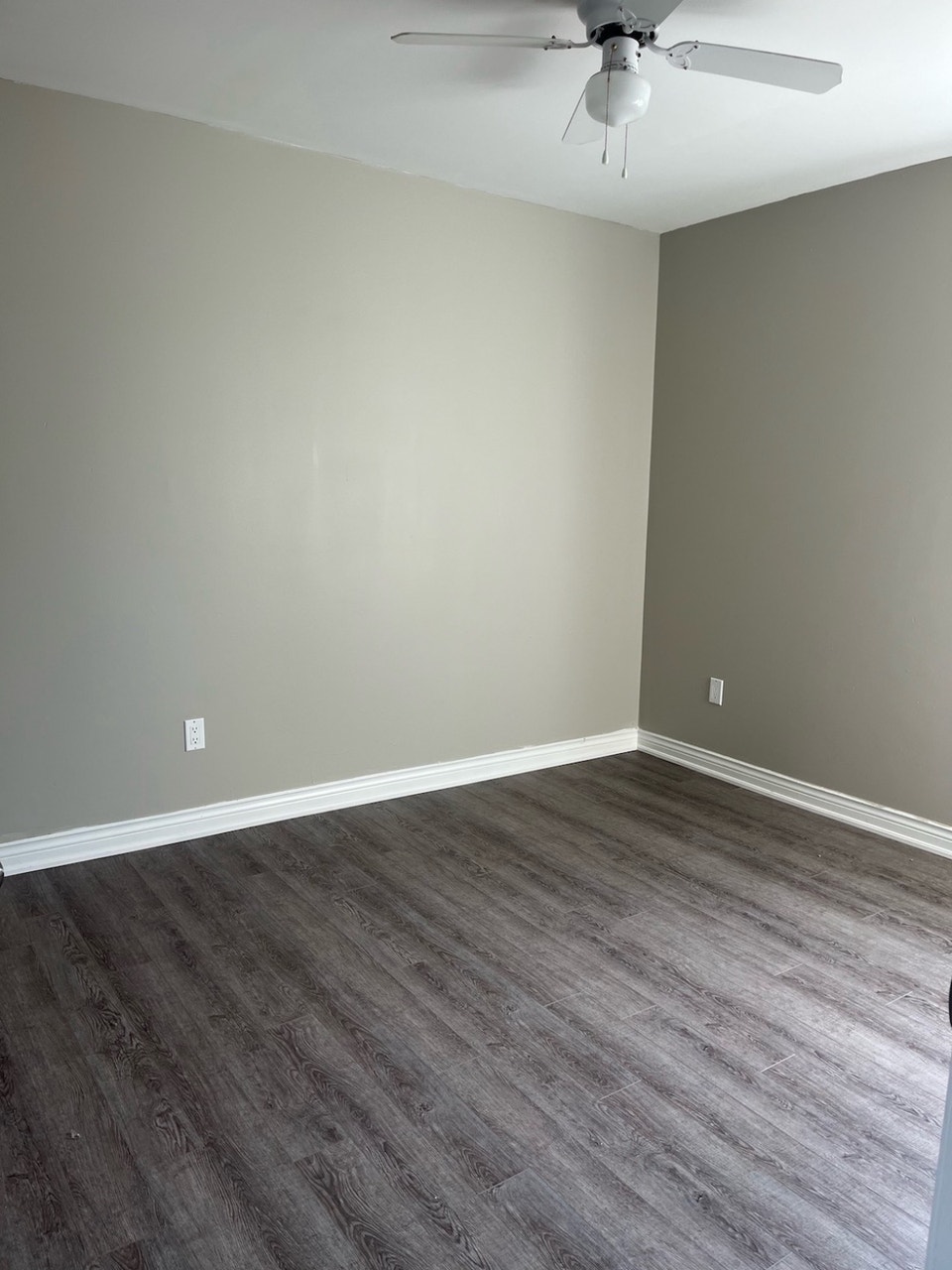 LOCATION! LOCATION! WHOLE 2 BEDROOM HOME IN GREAT ST.CATH. AREA! 2