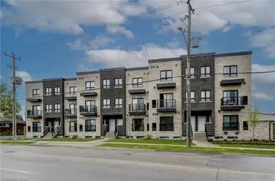 Unit 13 @ 600 Victoria Street Kitchener - 2 bed 2 bath $2300