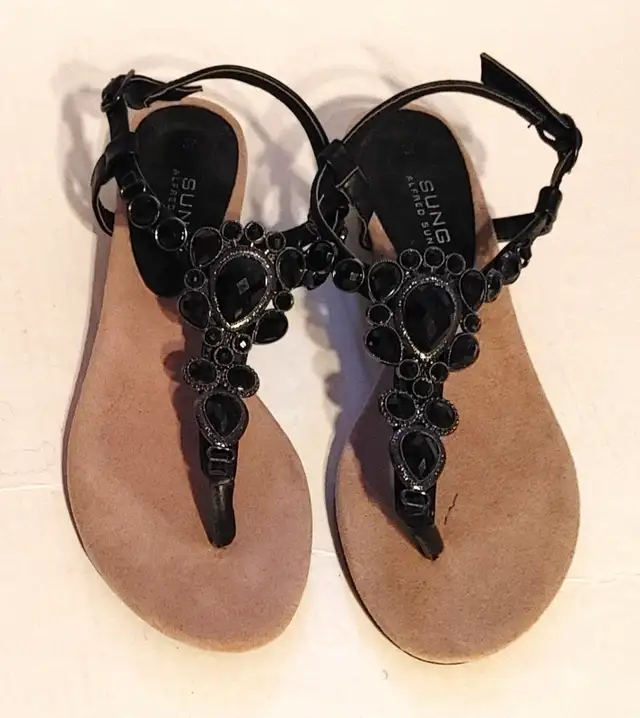 Women's Sandal sz 7 in Women's - Shoes in Norfolk County - Image 3