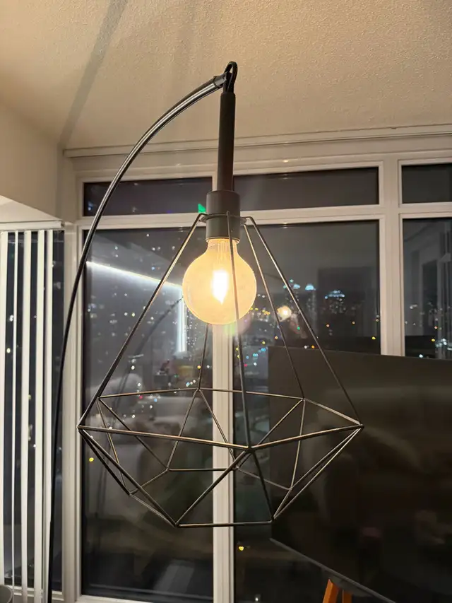 ikea floor lamp in Indoor Lighting & Fans in City of Toronto - Image 2