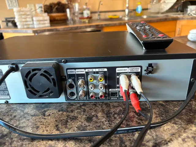 Transfer VHS to DVD with Samsung DVD Recorder & VCR DVD-VR350 in General Electronics in Kelowna - Image 4