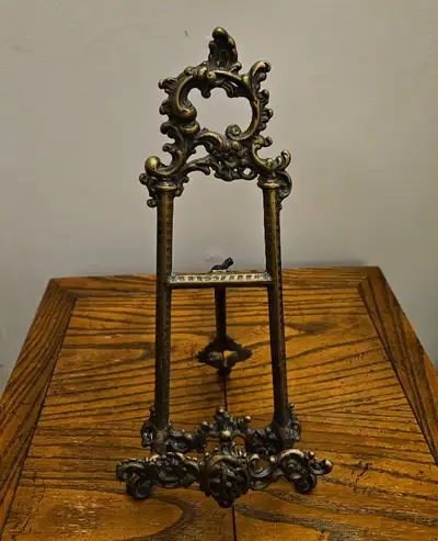 VINTAGE ORNATE BRASS PICTURE STAND ART WORK EASEL 13 INCHES TALL, GREAT TABLE PIECE, MADE IN ITALY.
