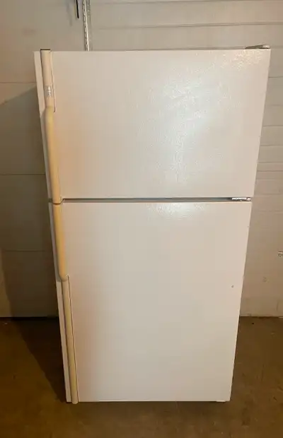 MAYTAG FRIDGE $250. FRIDGE IS IN PERFECT WORKING CONDITION. FRIDGE HAS 3 MONTHS WARRANTY AND FREE DE...