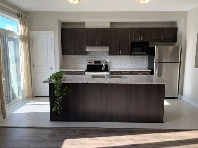 A specious private room available for rent in Room Rentals & Roommates in Ottawa - Image 5