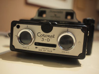 antique camera coronet 3-D viewfinder camera