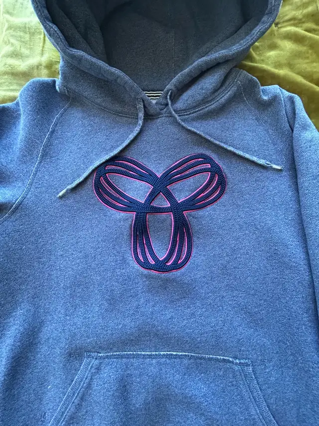 Preowned Aritzia TNA Blue Woman’s Pullover Hoodie [Large] in Women's - Tops & Outerwear in Calgary - Image 4