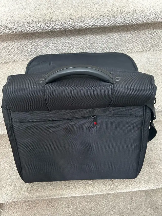 Laptop case in Laptop Accessories in Ottawa - Image 2