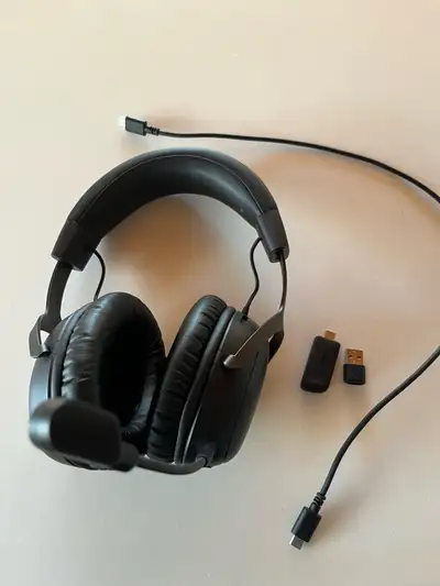 HyperX cloud 3 Wireless - Mint condition only used twice, View more