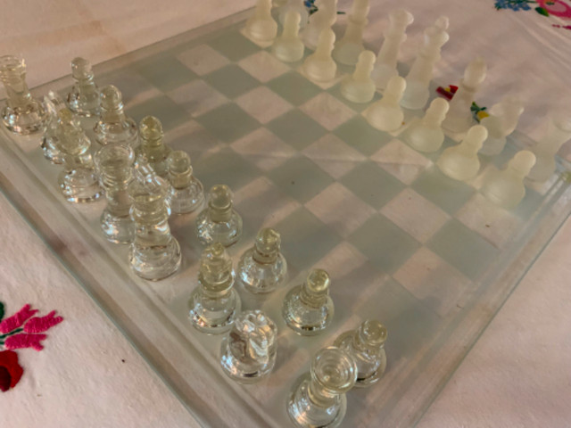 CHESS, GLASS, clear & frosted, 33piece, 13.7x13.7 in Hobbies & Crafts in Kitchener / Waterloo - Image 2