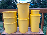 Tupperware #1323 Small Yellow Bowl Container with Servalier Lid New