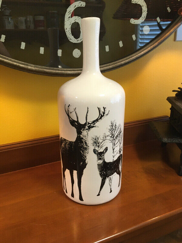 Like New Torre & Tagus Stag Ceramic Decal Tall Vase White/Black in Other in Oshawa / Durham Region