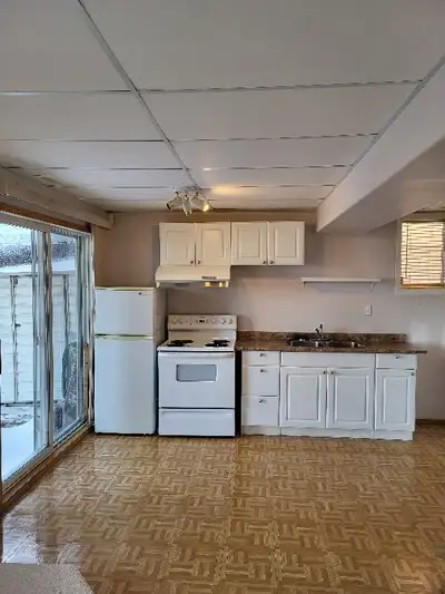 Available on Aug 1st 2026 $1400 a month , all utilities are included Nice 2 bedrooms in Hamptons NW...