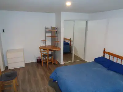 Available /Disponible Large clean room furnished, semi private bathroom and kitchen Newly painted an...