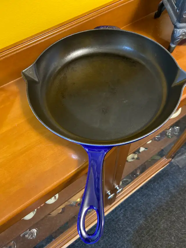 Staub Frying Pan Skillet Dark Blue 12" Cast Iron Enameled France in Kitchen & Dining Wares in Oshawa / Durham Region - Image 4