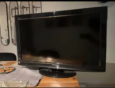 No remote Not a smart tv 32 inches v Working condition