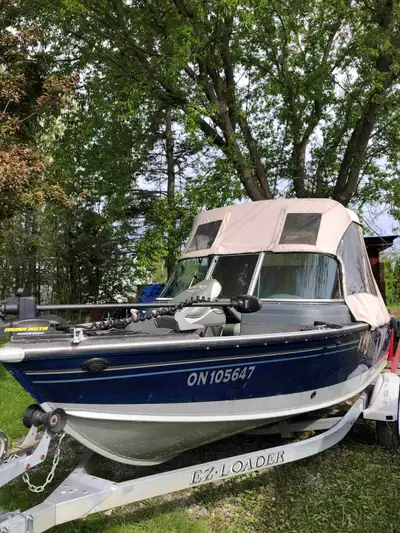2006 17FT deep V LUND boat with 2006 115 HP mercury two stroke engine and LUND Trailer. Also include...