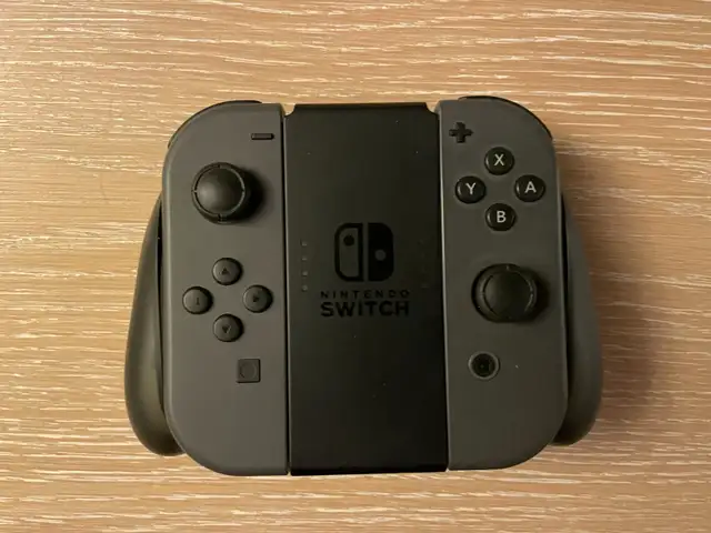 Nintendo Switch OLED with Zelda case + 2 games64601013407361123