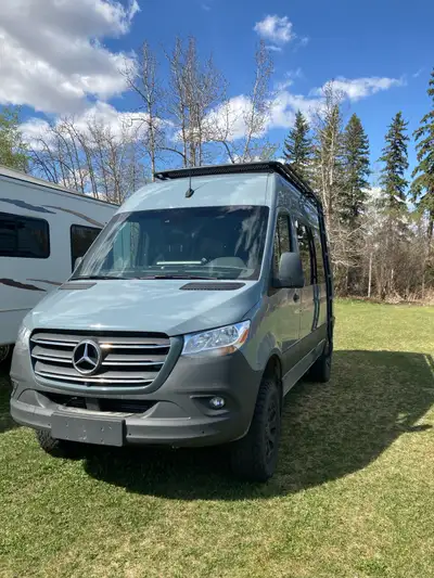 2019 Sprinter 12 passenger van for sale. 3 litre diesel 4x4. Rear roof A/C, adaptive cruise control,...