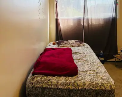 Room Available for Female Roommate – Jade Manor* A clean and comfortable room is available in a shar...