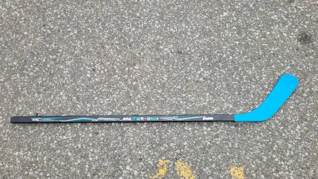 Youth Size NHL Hockey Sticks - Brand New! NHL PWR 1040 in Hockey in City of Toronto - Image 2