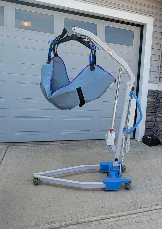 Hoyer Advance- E 340  Portable Foldable Patient Lift in Health & Special Needs in Edmonton - Image 2