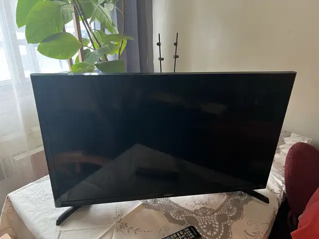 Samsung smart tv , 31’ in TVs in City of Montréal - Image 6