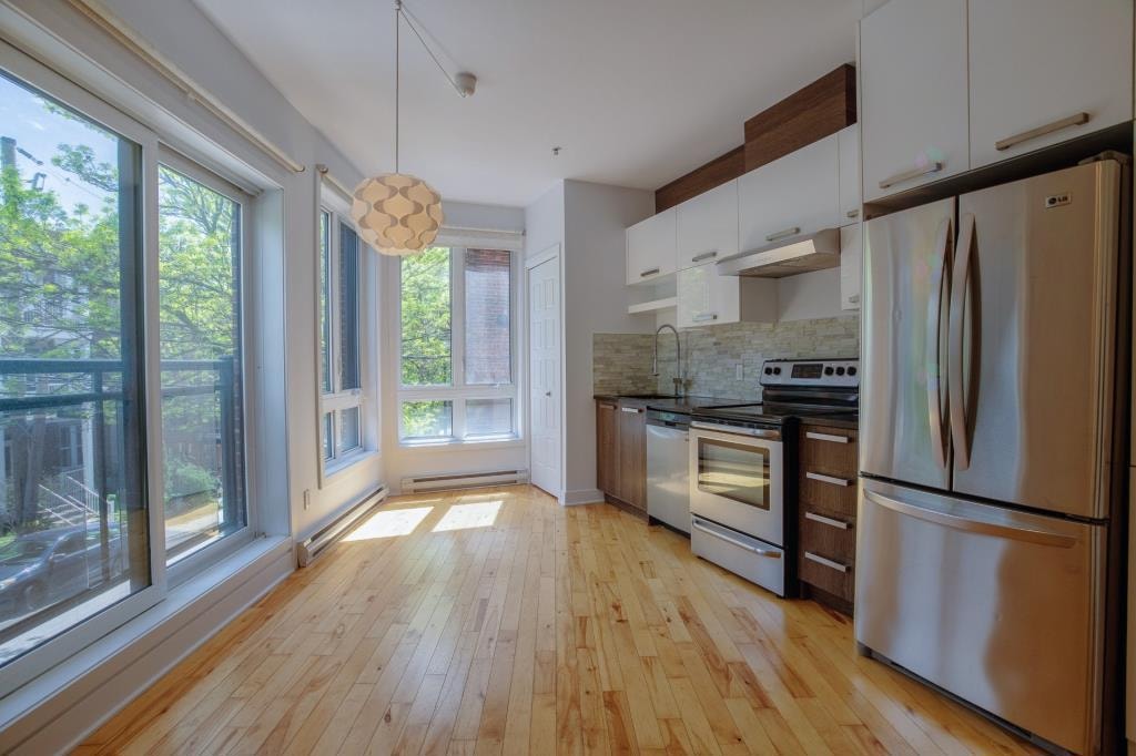 Beautiful condo in front of Parc LaFontaine — photo 1