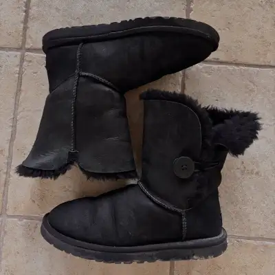 UGG boots - size 9, View more