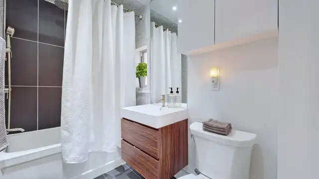 Room for Rent in South Etobicoke in Room Rentals & Roommates in City of Toronto - Image 3