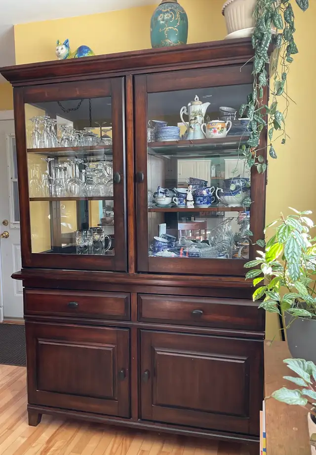 vaisselier in Dining Tables & Sets in Longueuil / South Shore - Image 2
