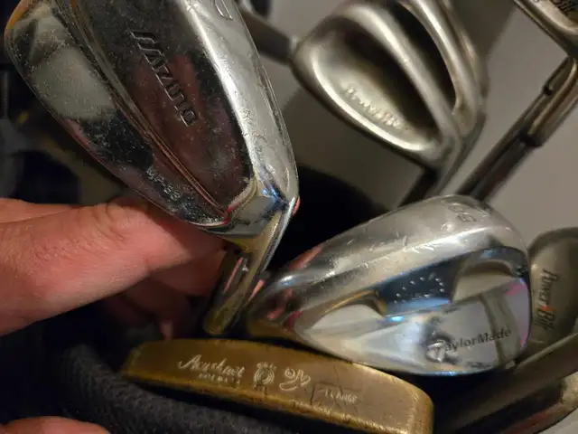 Mixed Golf Club Set with Intech Bag in Golf in Ottawa - Image 6